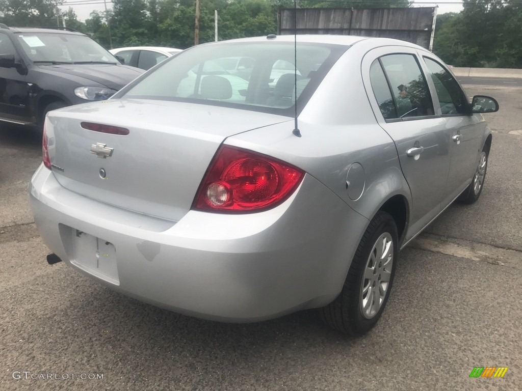 2010 Cobalt LS Sedan - Silver Ice Metallic / Gray photo #7