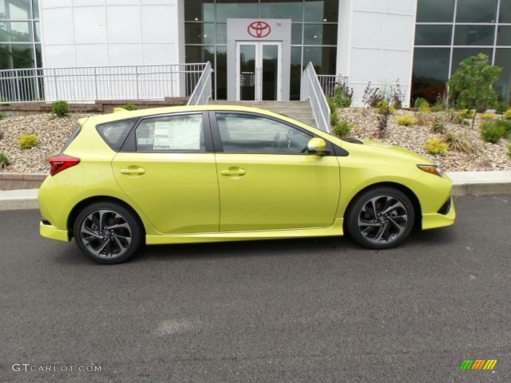 2017 Corolla iM  - Spring Green Metallic / Black photo #2
