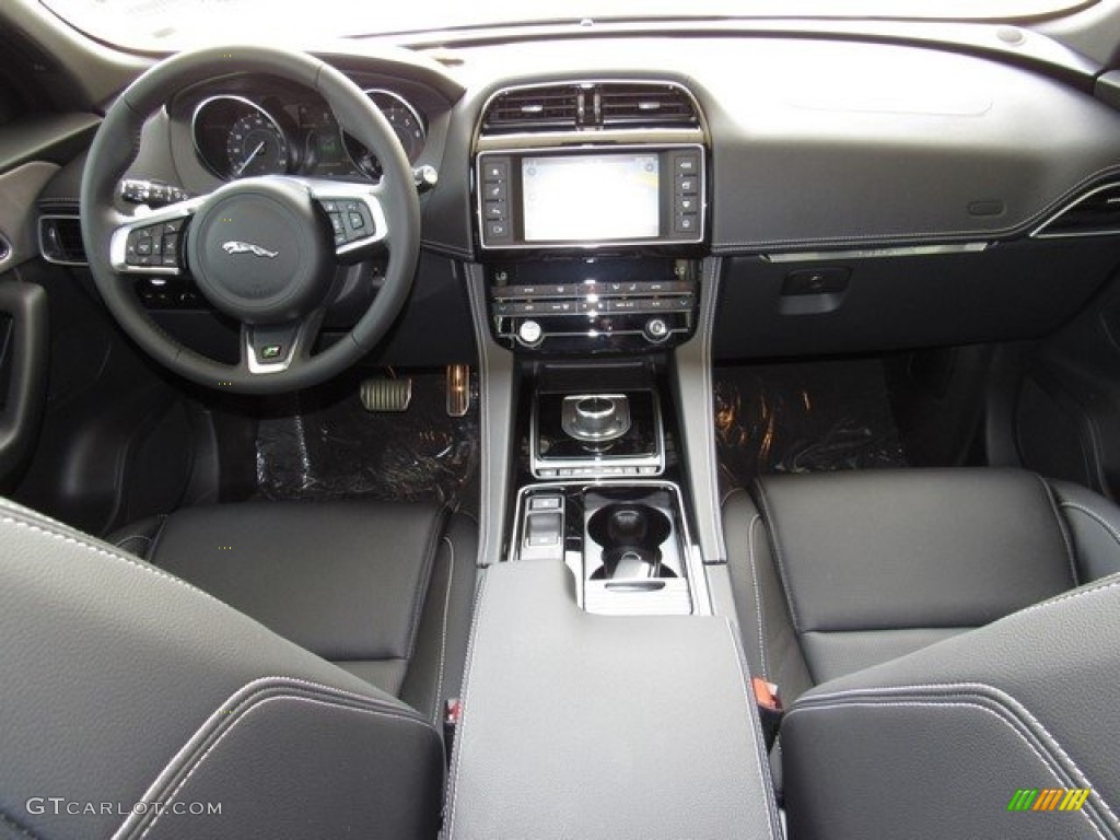 2018 Jaguar F-PACE 35t AWD R-Sport Dashboard Photos