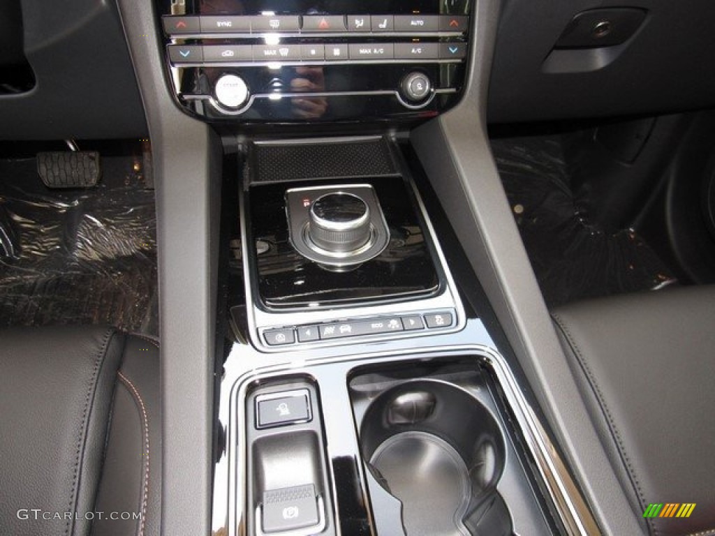 2018 Jaguar F-PACE 35t AWD Prestige Controls Photo #120913652