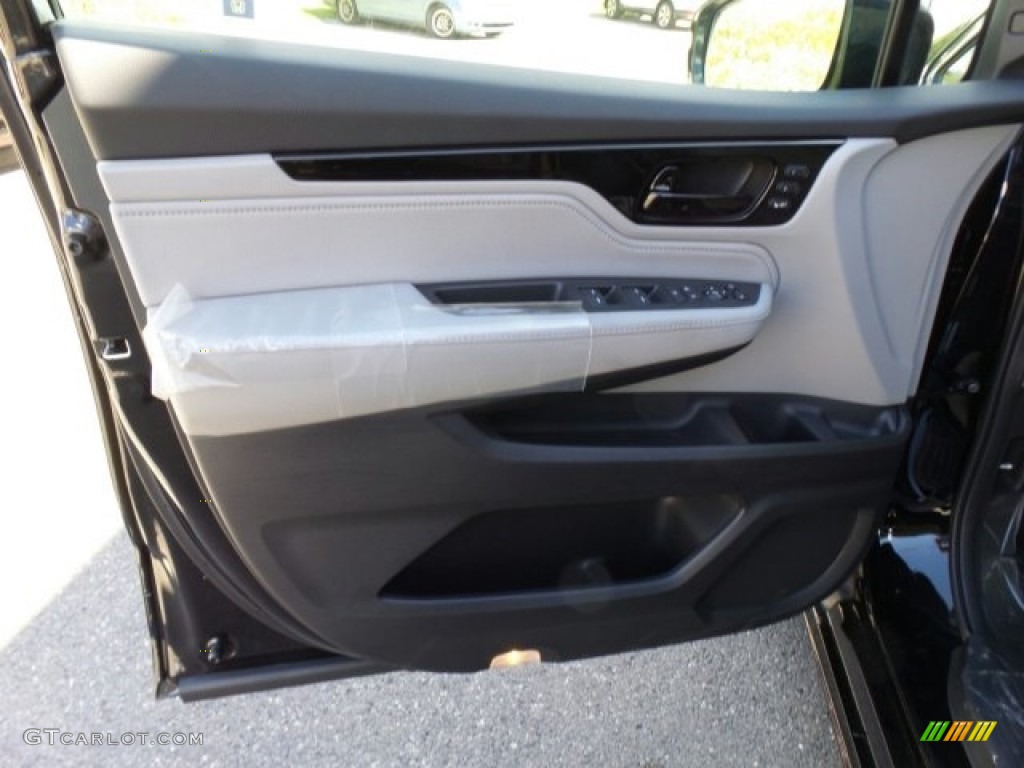 2018 Honda Odyssey Elite Gray Door Panel Photo #120924676