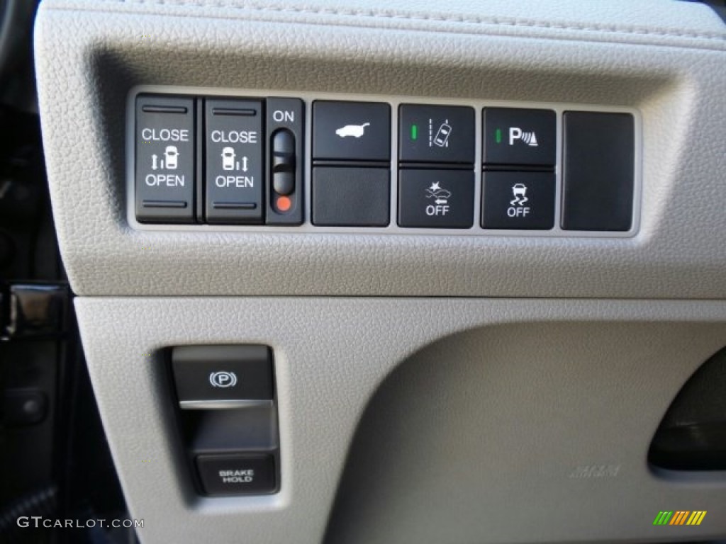 2018 Honda Odyssey Elite Controls Photo #120924748