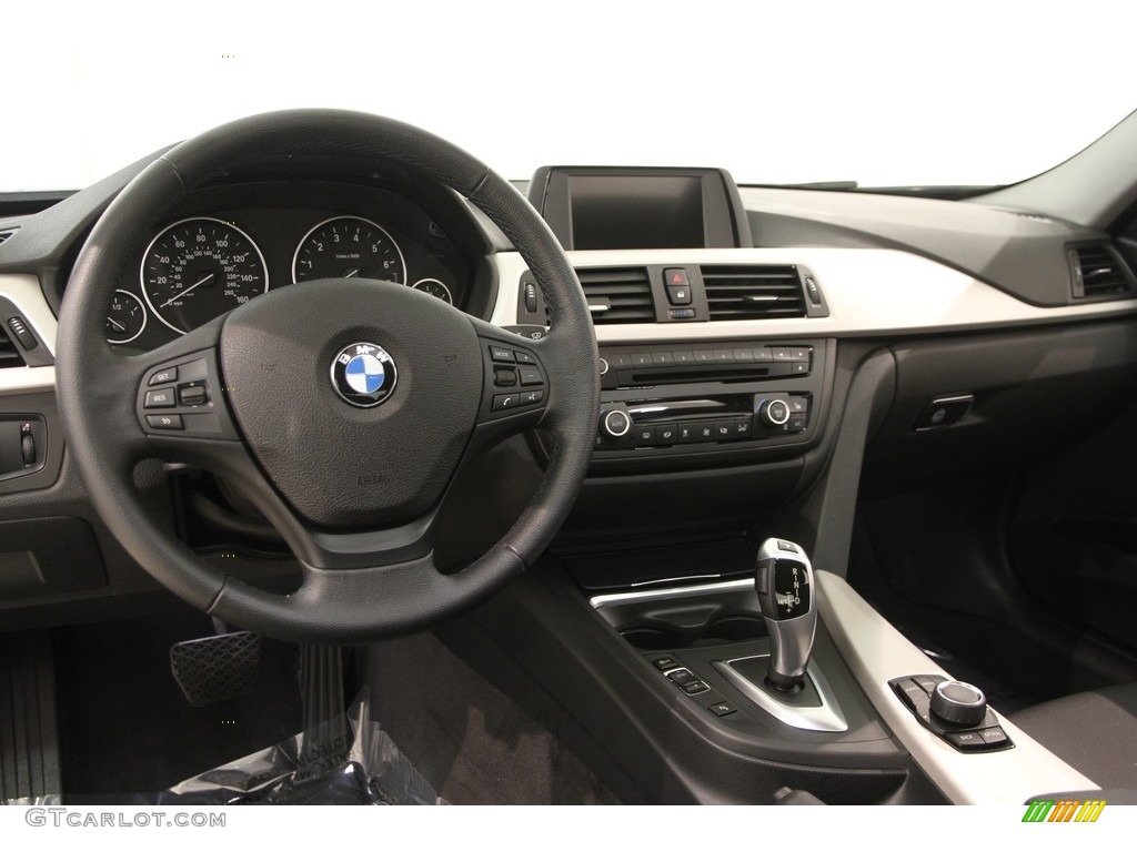2014 BMW 3 Series 320i xDrive Sedan Black Dashboard Photo #120927877