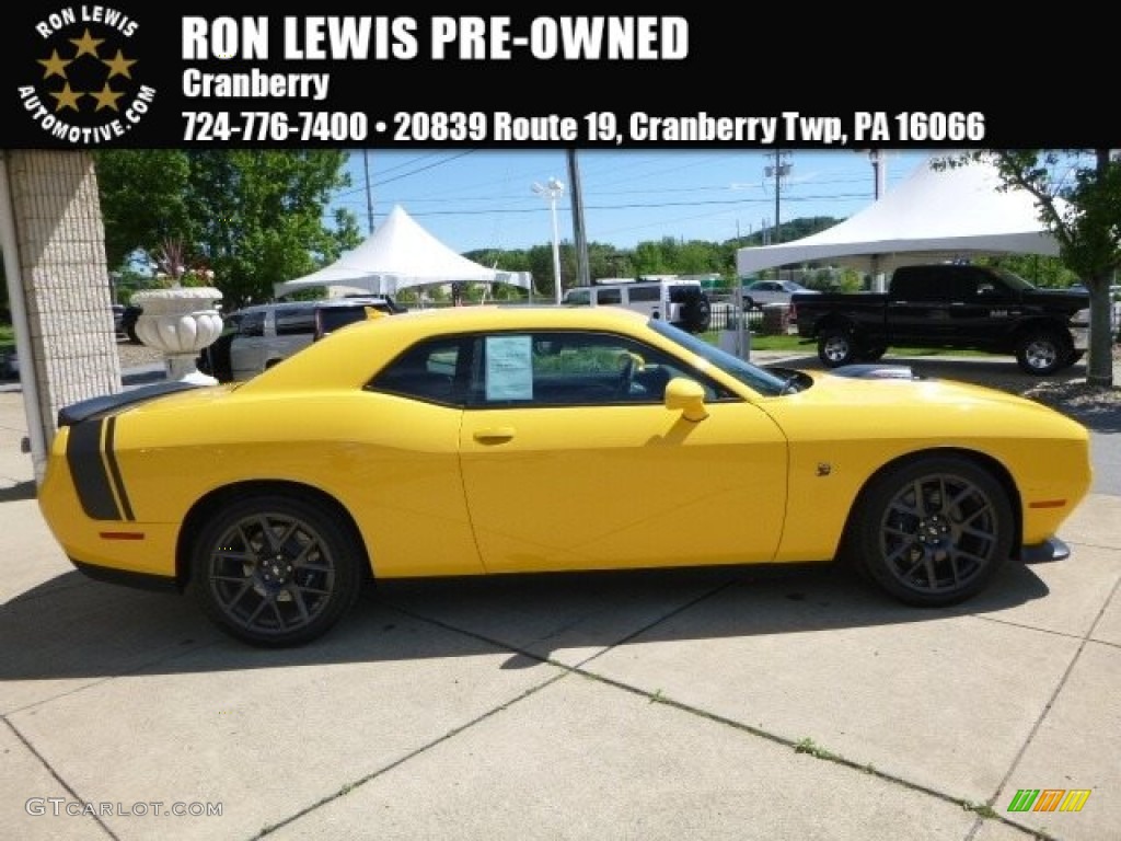 2017 Yellowjacket Dodge Challenger 392 Hemi Pack Shaker 2017 Challenger 392 Hemi Pack Shaker Yellowjacket Black Photo 1