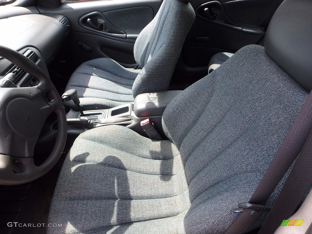 2004 Cavalier Sedan - Victory Red / Graphite photo #7