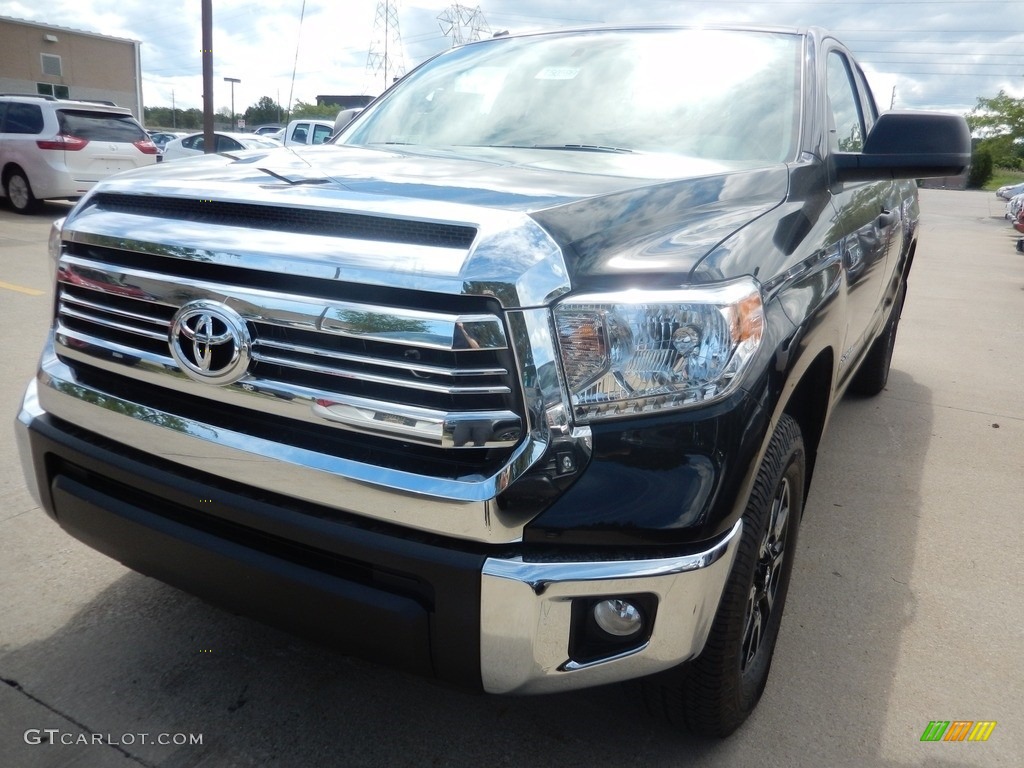 2017 Tundra SR5 Double Cab 4x4 - Midnight Black Metallic / Black photo #1