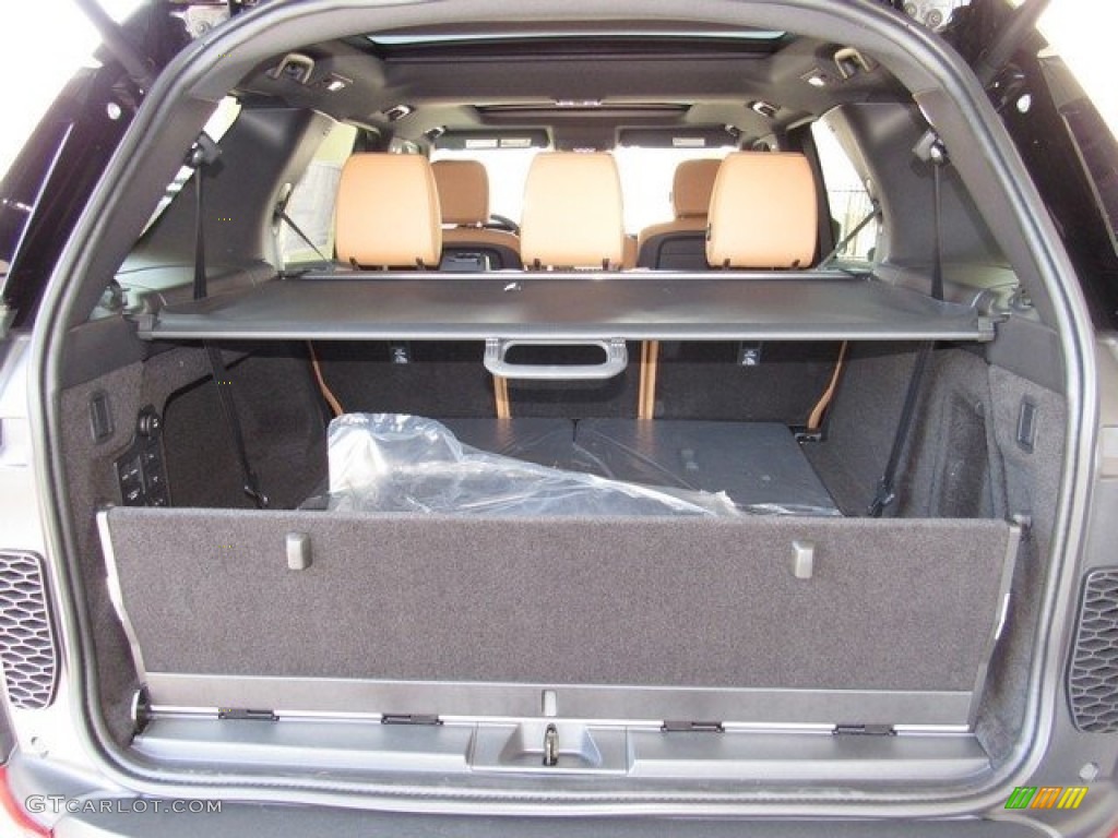 2017 Land Rover Discovery HSE Trunk Photos