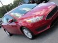 Ruby Red - Focus SE Hatch Photo No. 32