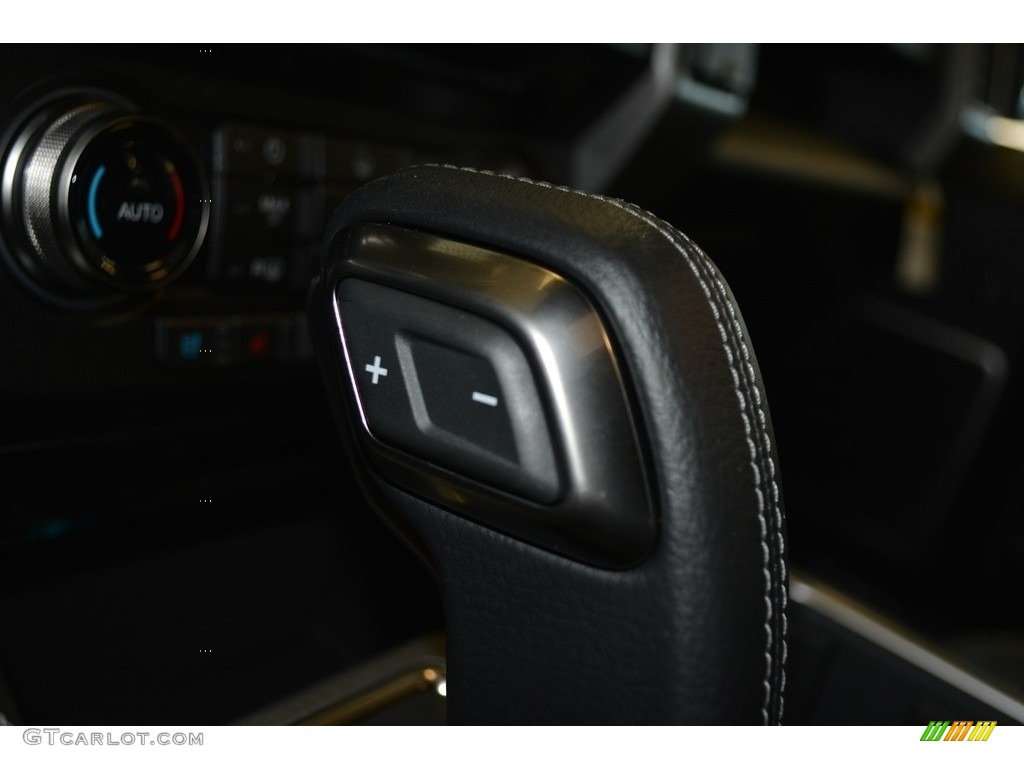 2017 F150 SVT Raptor SuperCrew 4x4 - Oxford White / Black photo #21