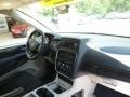 Redline 2 Pearl Coat - Grand Caravan SXT Photo No. 11