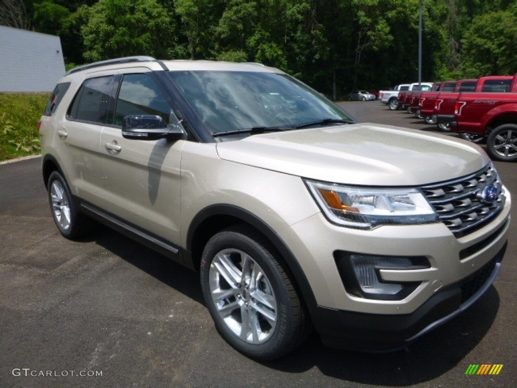 2017 Explorer XLT 4WD - White Gold / Ebony Black photo #3