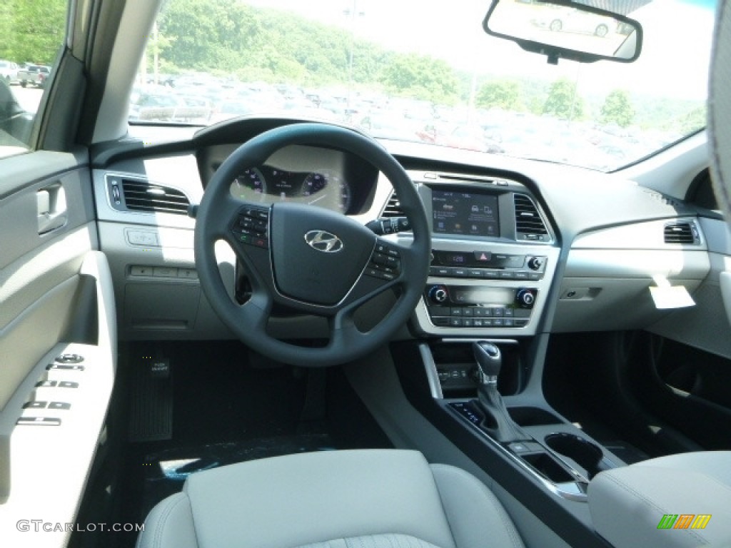2017 Hyundai Sonata SE Hybrid Front Seat Photo #121002072
