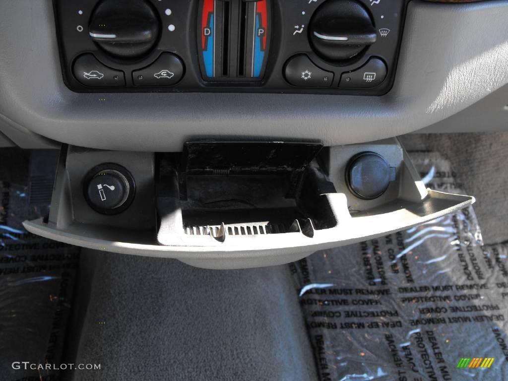 2005 Impala  - Medium Gray Metallic / Medium Gray photo #26