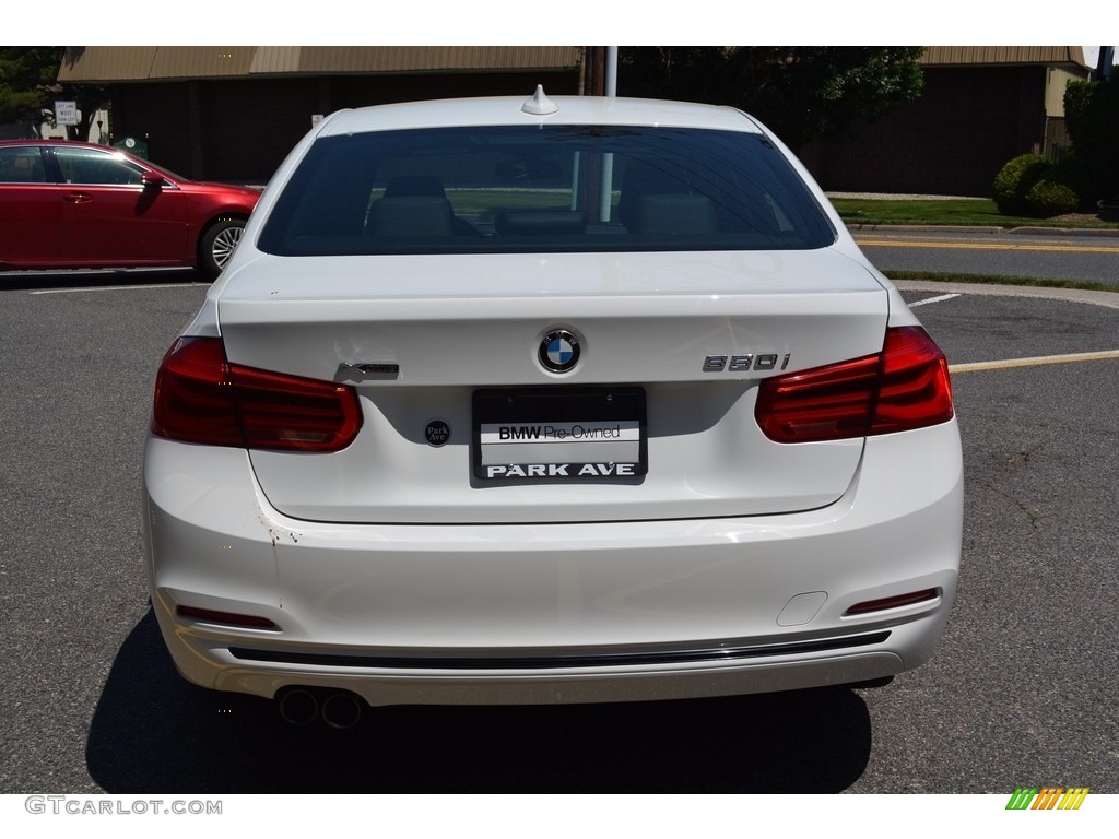 2017 3 Series 330i xDrive Sedan - Alpine White / Black photo #4