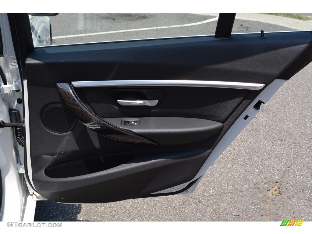 2017 3 Series 330i xDrive Sedan - Alpine White / Black photo #24