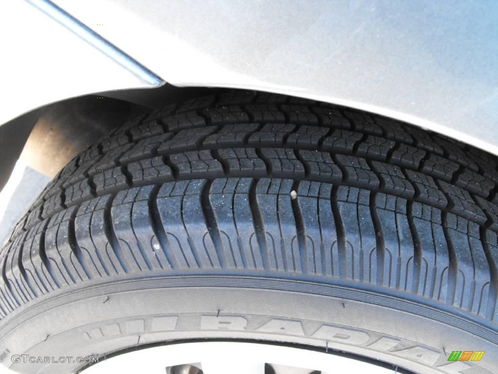 2005 Impala  - Medium Gray Metallic / Medium Gray photo #39