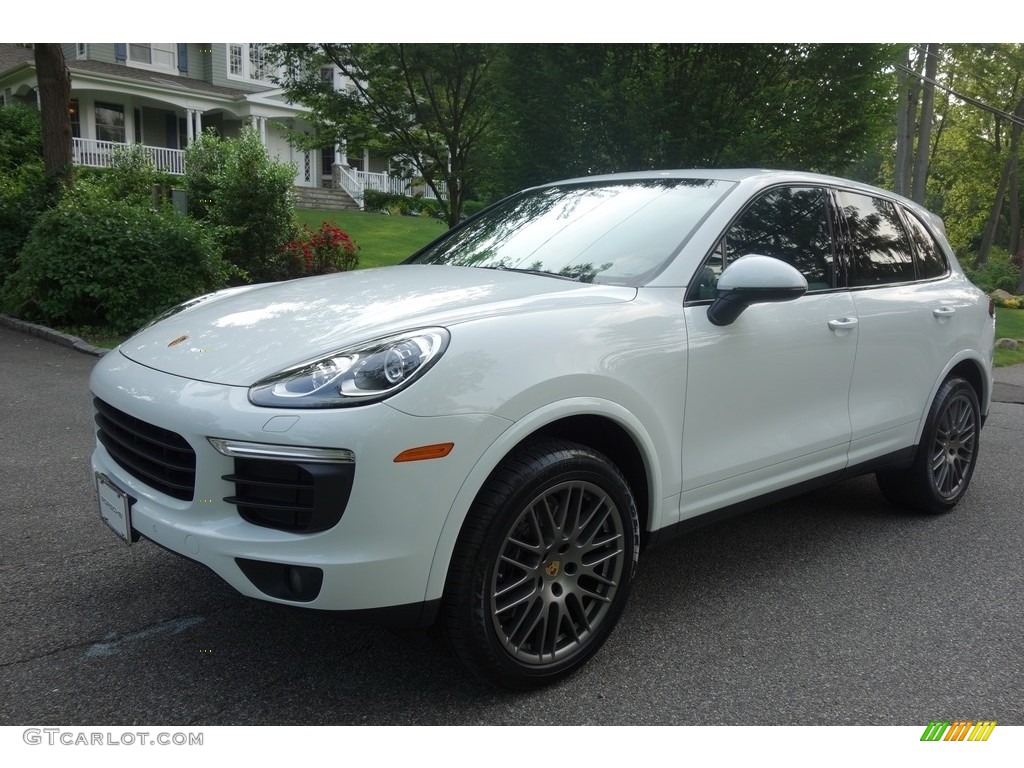 White Porsche Cayenne