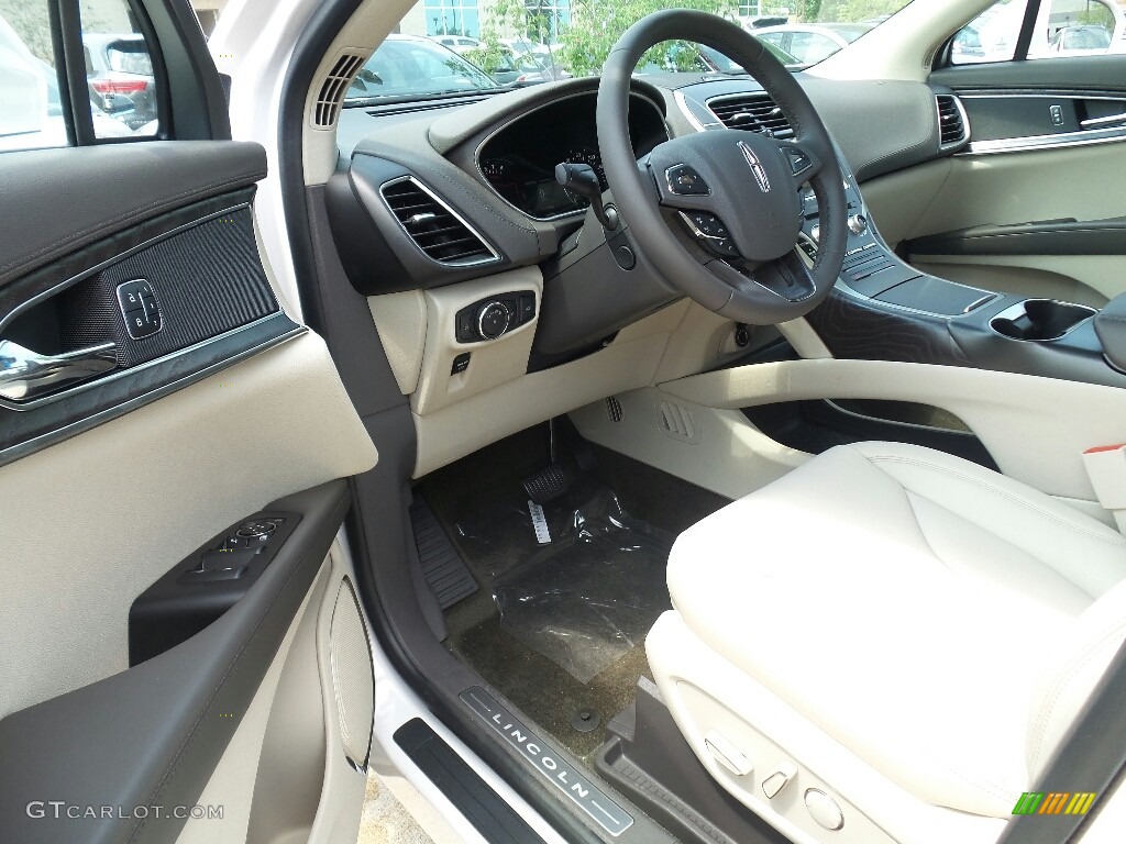 2017 Lincoln MKX Select AWD Front Seat Photo #121037227
