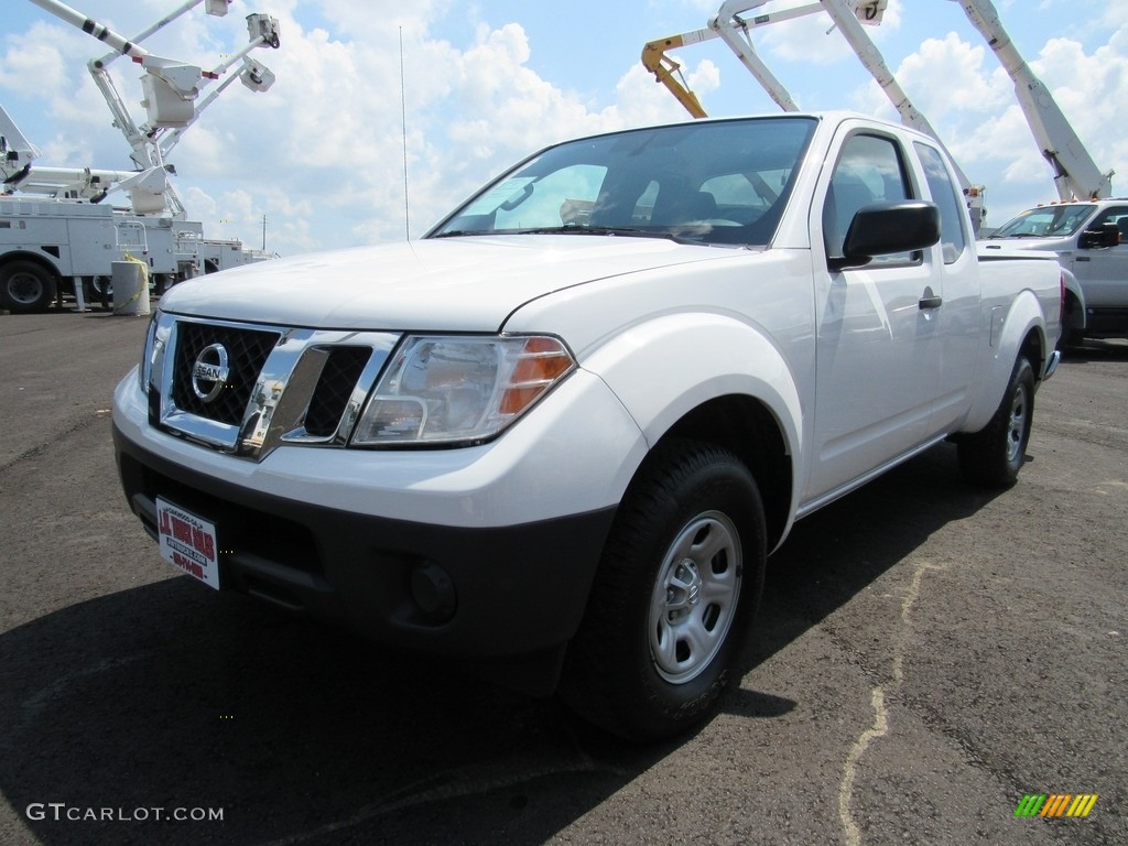 Avalanche White Nissan Frontier