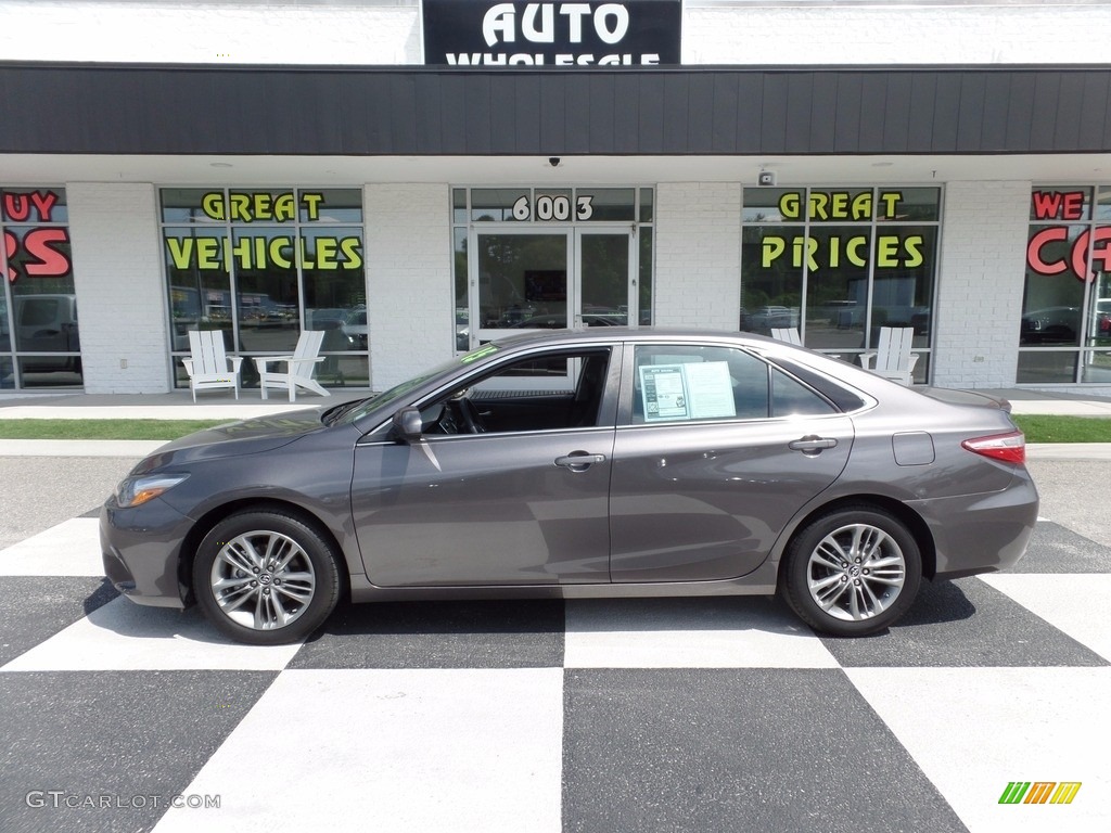 2015 Camry SE - Predawn Gray Mica / Black photo #1