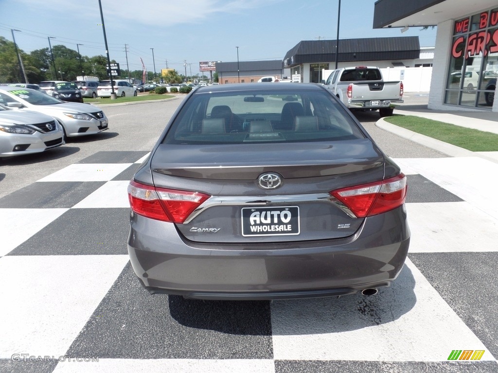 2015 Camry SE - Predawn Gray Mica / Black photo #4