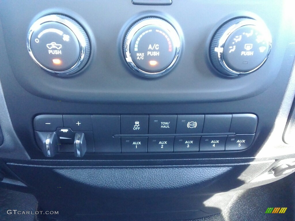 2017 Ram 4500 Tradesman Regular Cab 4x4 Chassis Controls Photo #121051910