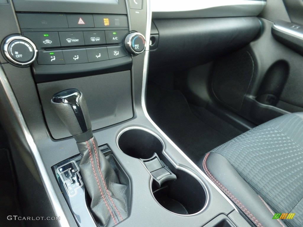 2015 Camry SE - Predawn Gray Mica / Black photo #19