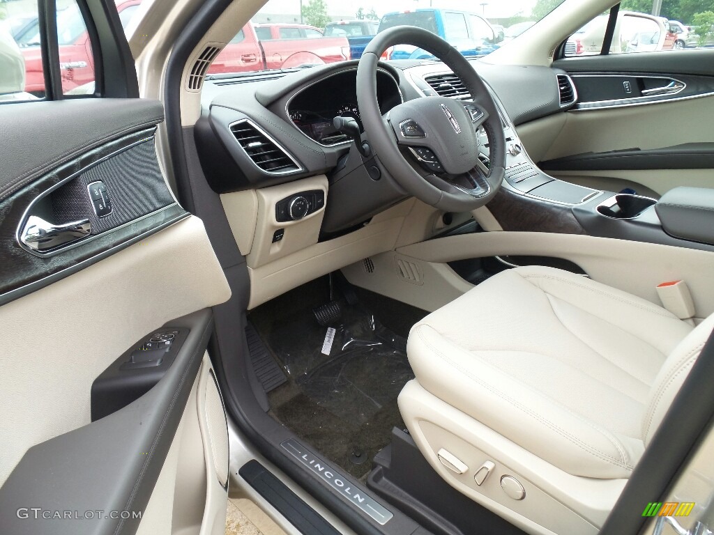 2017 Lincoln MKX Reserve AWD Front Seat Photo #121061724