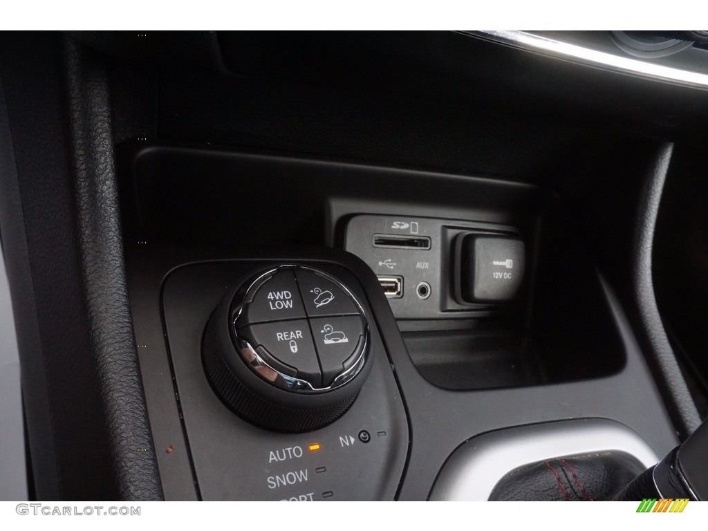 2015 Cherokee Trailhawk 4x4 - Anvil / Trailhawk Black photo #27