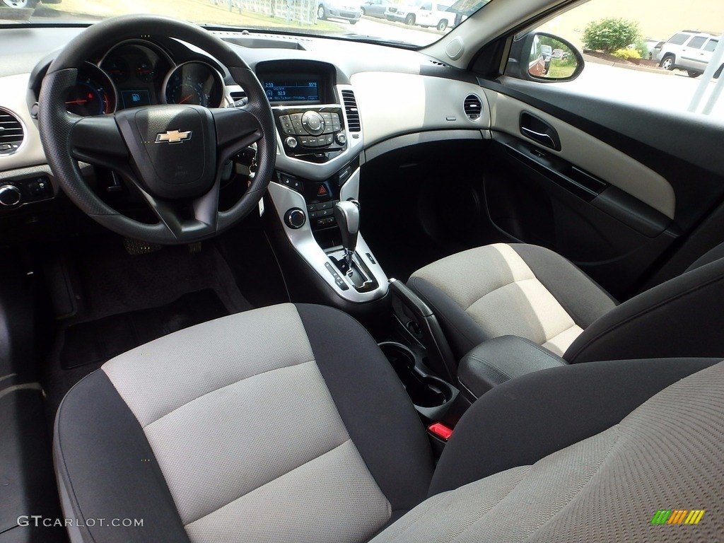 2012 Cruze LS - Autumn Red Metallic / Jet Black/Medium Titanium photo #10