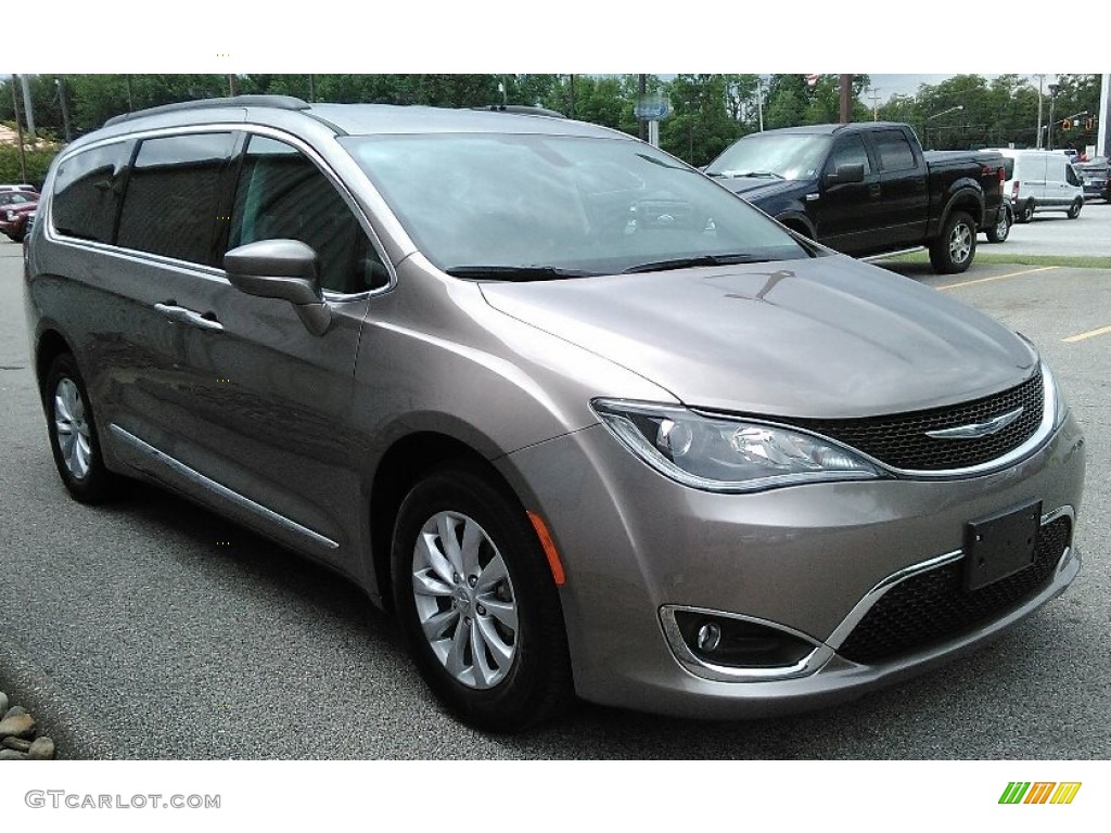 2017 Pacifica Touring L - Molten Silver / Black/Alloy photo #2