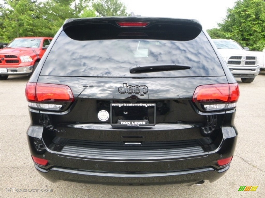 2017 Grand Cherokee Laredo 4x4 - Diamond Black Crystal Pearl / Black photo #4