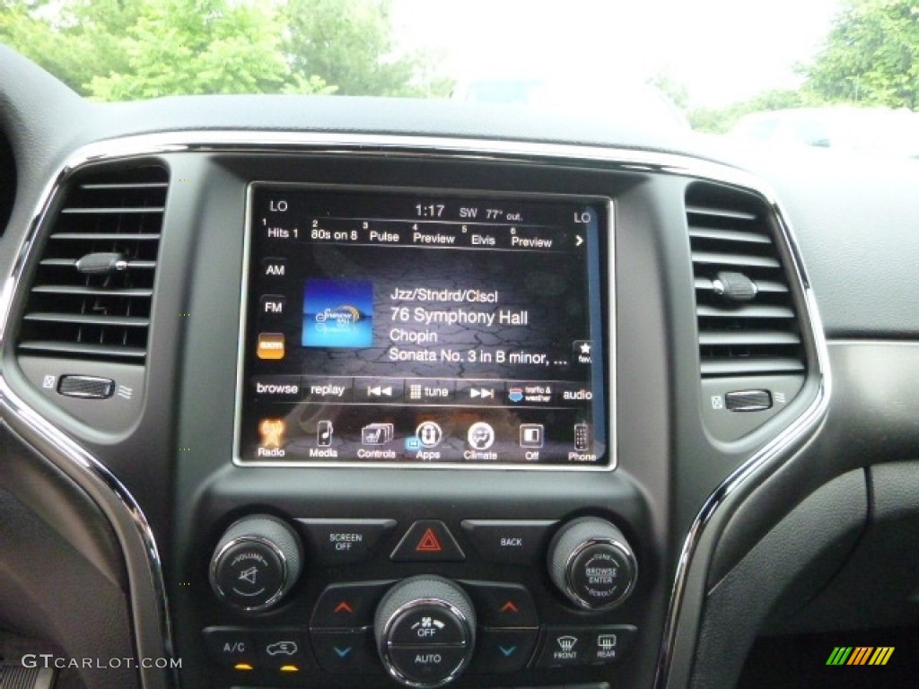 2017 Grand Cherokee Laredo 4x4 - Diamond Black Crystal Pearl / Black photo #16