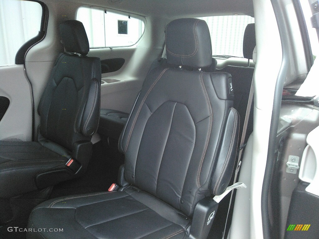 2017 Pacifica Touring L - Molten Silver / Black/Alloy photo #13