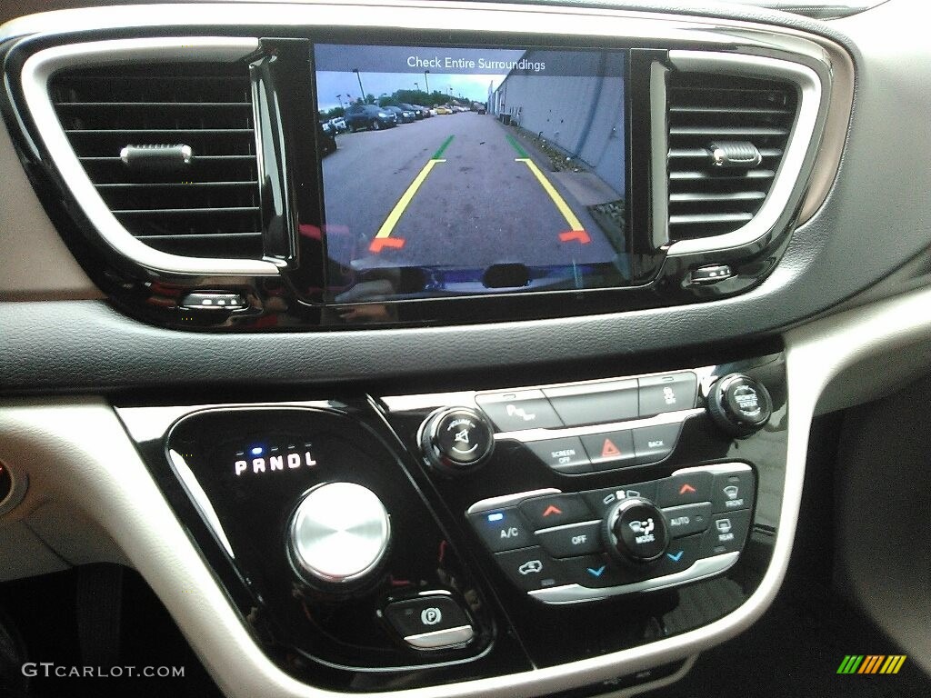 2017 Pacifica Touring L - Molten Silver / Black/Alloy photo #16