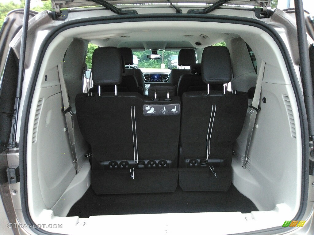2017 Pacifica Touring L - Molten Silver / Black/Alloy photo #18