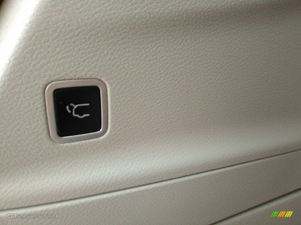 2017 Pacifica Touring L - Molten Silver / Black/Alloy photo #19