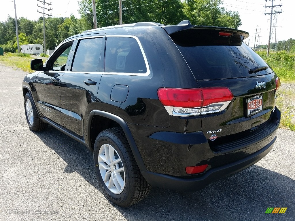 2017 Grand Cherokee Laredo 4x4 - Diamond Black Crystal Pearl / Black photo #4