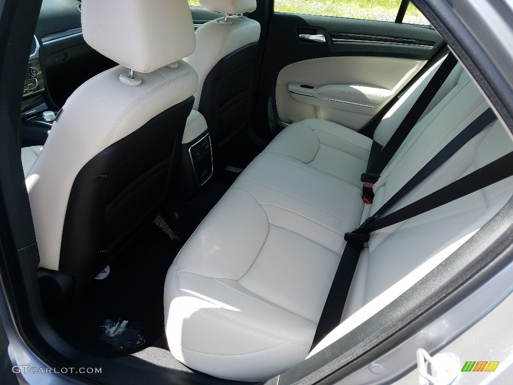 2017 Chrysler 300 Limited AWD Rear Seat Photos