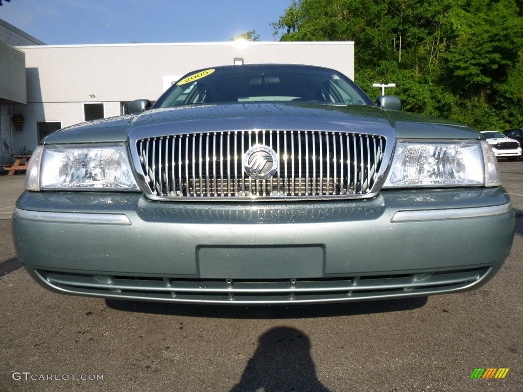 2005 Grand Marquis GS - Light Ice Blue Metallic / Light Flint photo #8