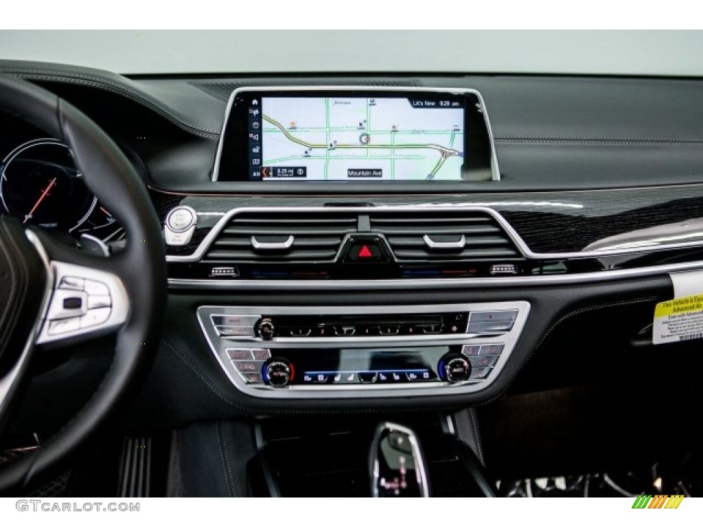 2018 BMW 7 Series 740i Sedan Controls Photo #121079505