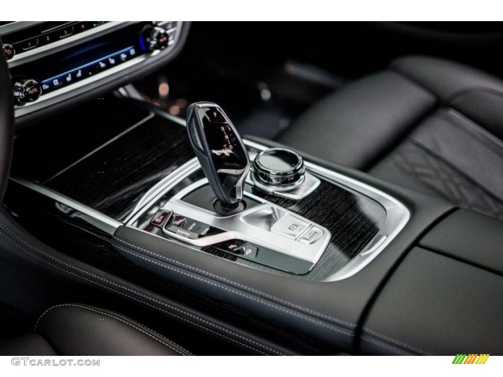 2018 BMW 7 Series 740i Sedan Controls Photo #121079523