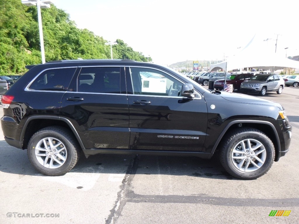 2017 Grand Cherokee Laredo 4x4 - Diamond Black Crystal Pearl / Black photo #8
