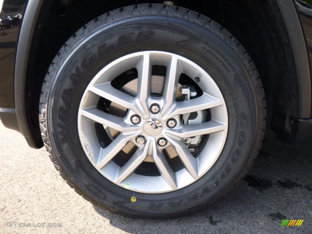 2017 Grand Cherokee Laredo 4x4 - Diamond Black Crystal Pearl / Black photo #11