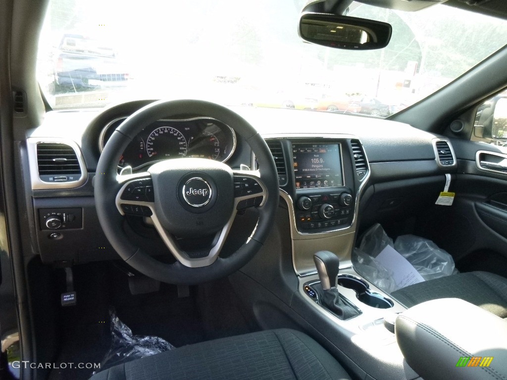 2017 Grand Cherokee Laredo 4x4 - Diamond Black Crystal Pearl / Black photo #14