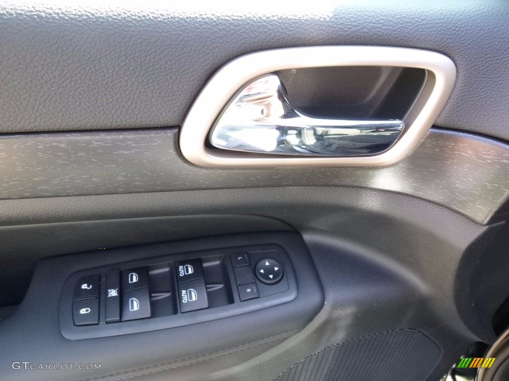 2017 Grand Cherokee Laredo 4x4 - Diamond Black Crystal Pearl / Black photo #15