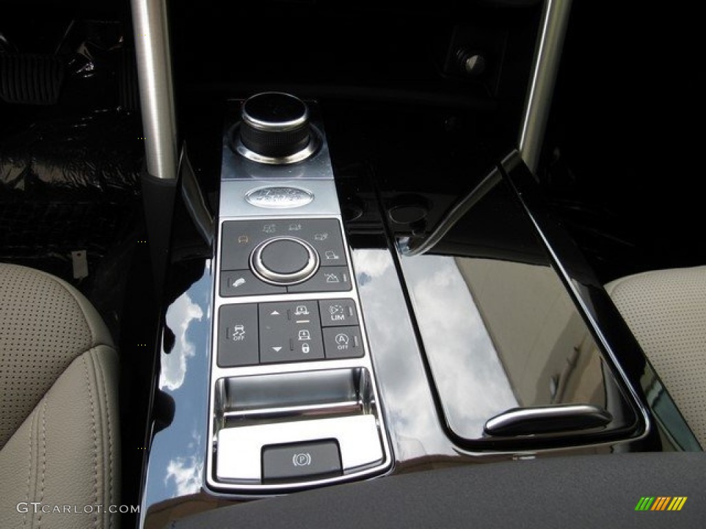 2017 Land Rover Discovery HSE Controls Photo #121082568