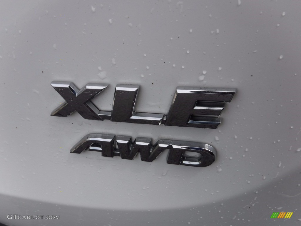 2015 RAV4 XLE AWD - Super White / Black photo #11