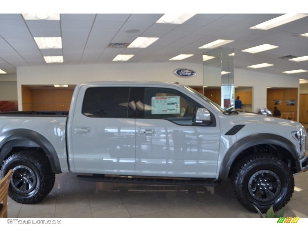 2017 F150 SVT Raptor SuperCrew 4x4 - Avalanche / Raptor Black photo #2