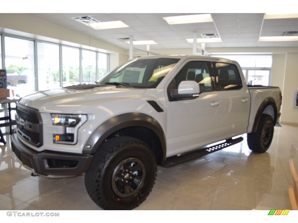 2017 F150 SVT Raptor SuperCrew 4x4 - Avalanche / Raptor Black photo #3
